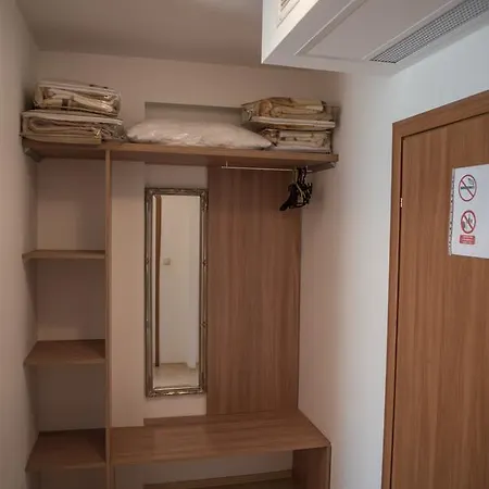 Mihael krevet i doručak *