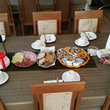 Mihael krevet i doručak